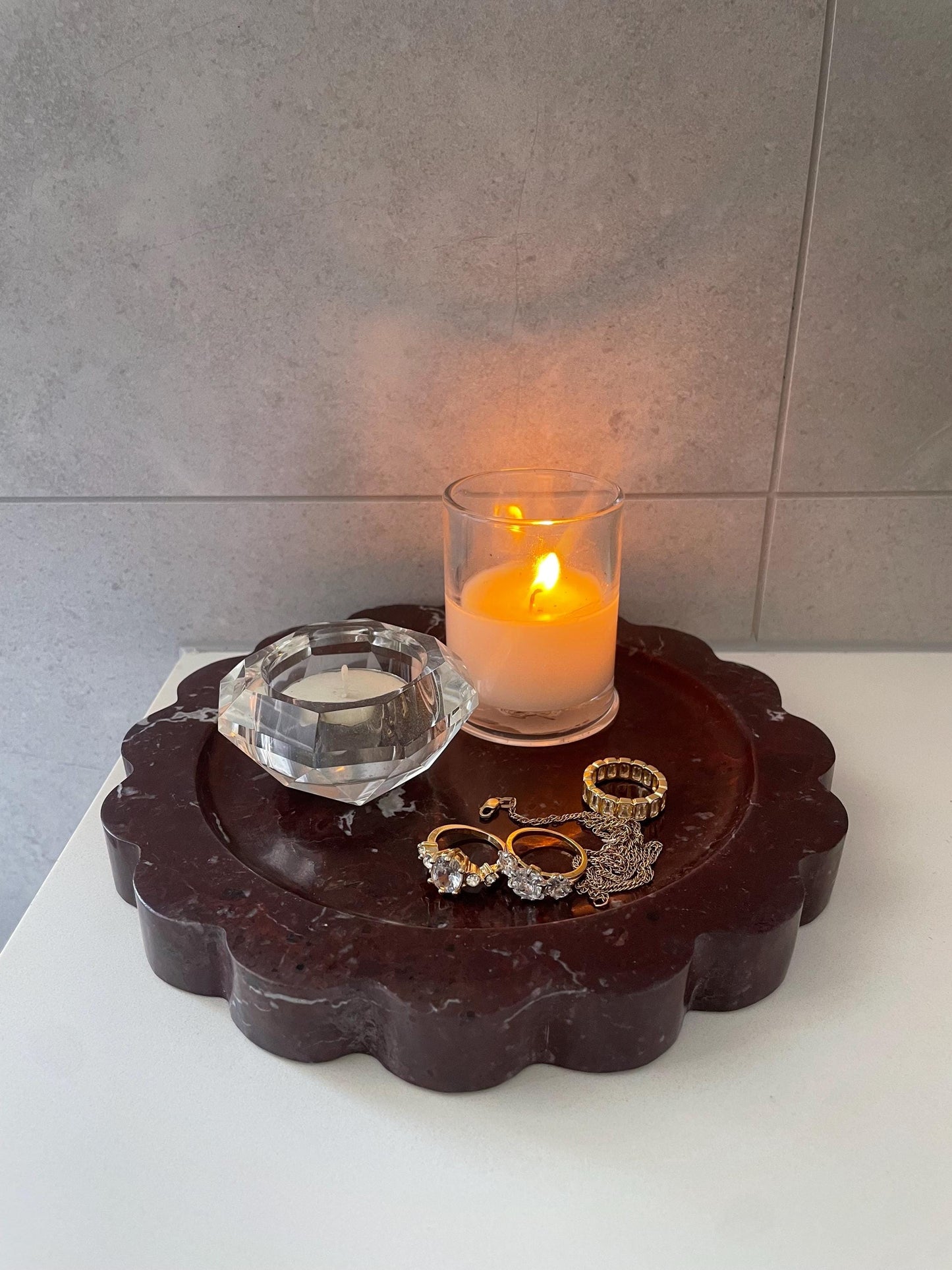 Burgundy Marble Round Scallop Tray